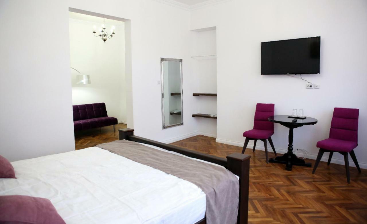 Hotel Aleea Teilor Campulung Exterior foto