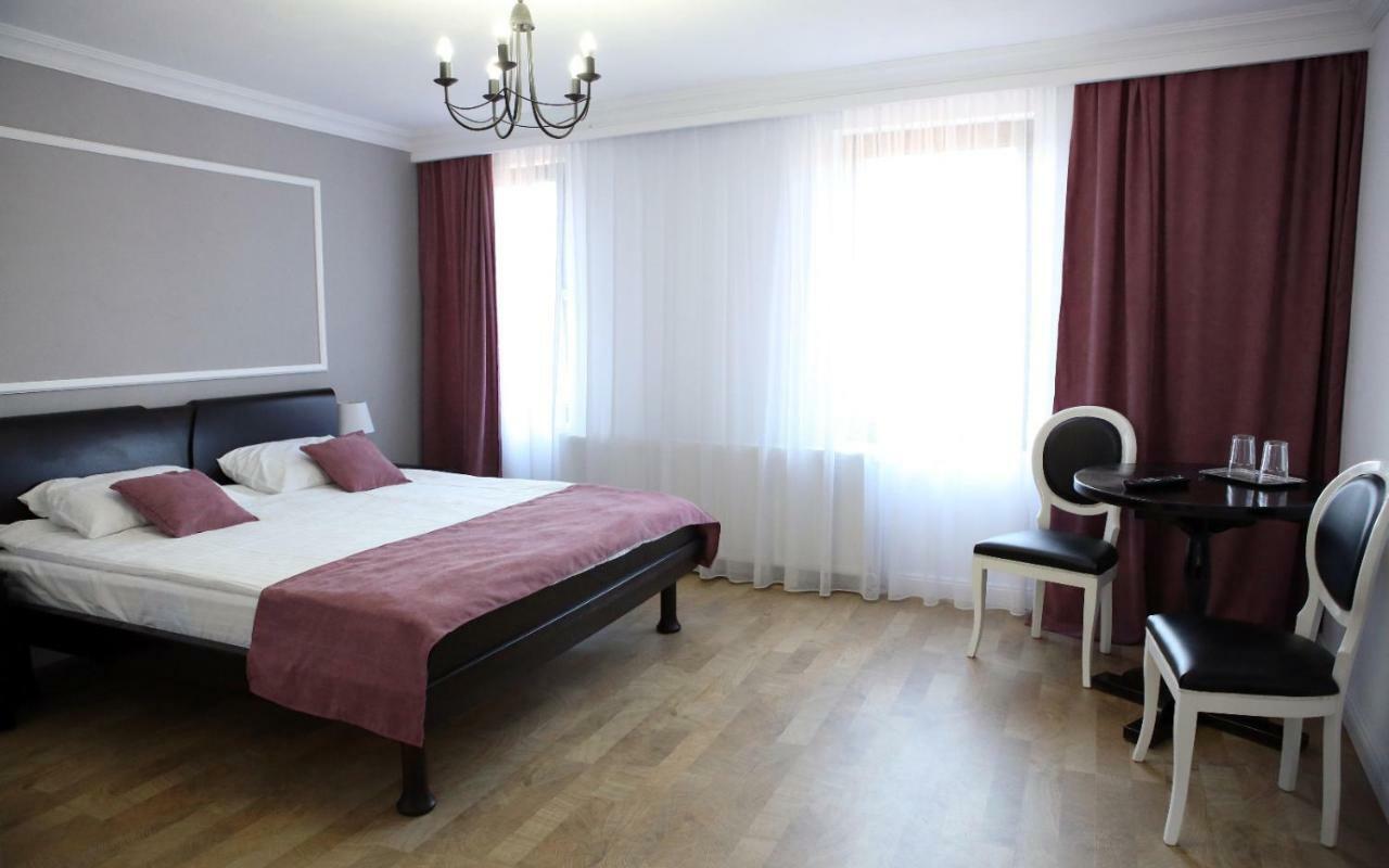 Hotel Aleea Teilor Campulung Exterior foto